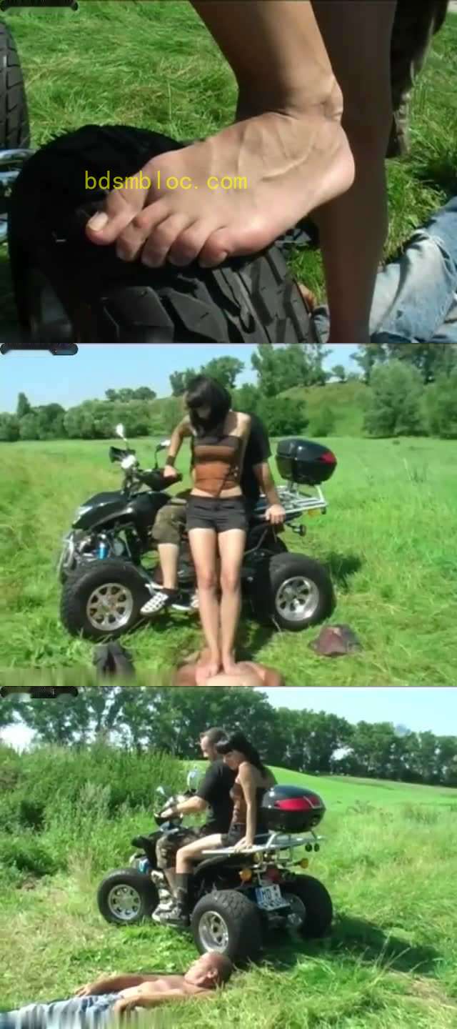 【欧美女王】绝版Laetitia情侣主骑摩托碾压脚奴第2部！皮靴原味臭汗脚踩扁狗脸！