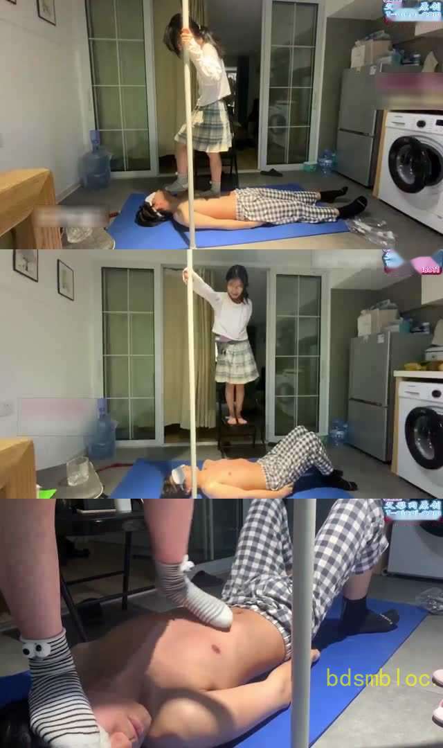 【萝莉酱】小云初次踩踏