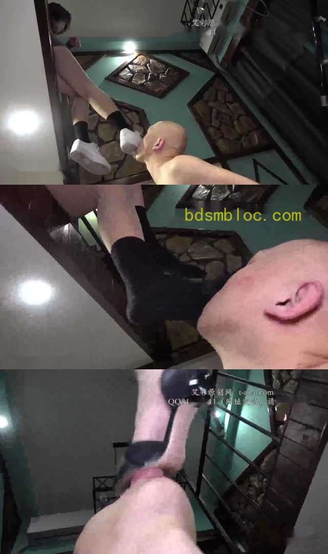 【素人】极品视角 让狗狗清理鞋底