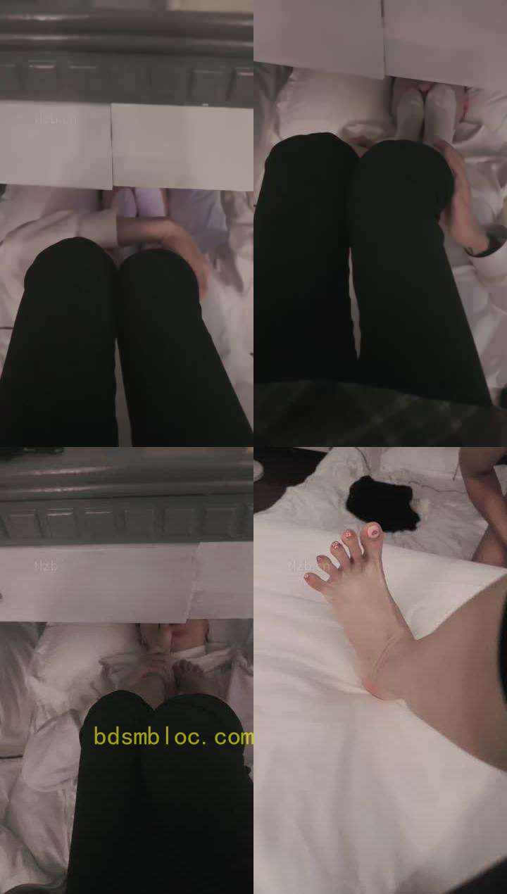 【娜娜米】桌底无意识踩下贱狗