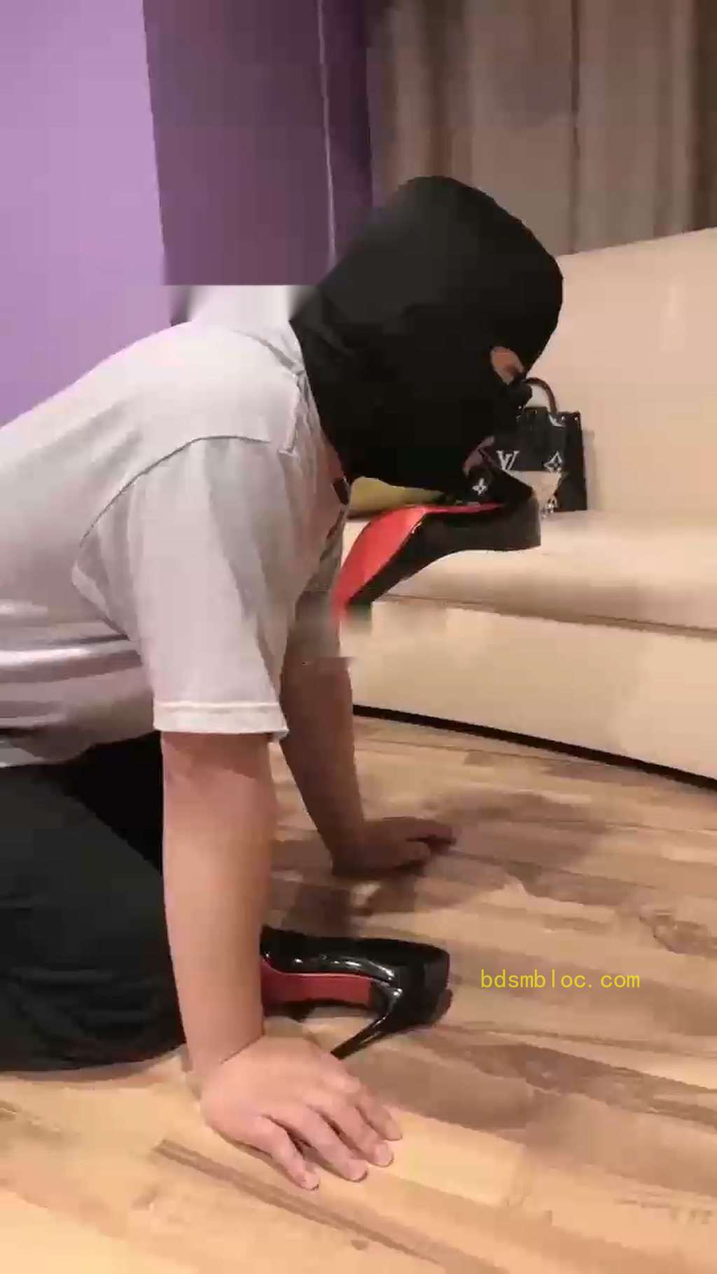 【楚楚】剧情调教女经理收拾男下属