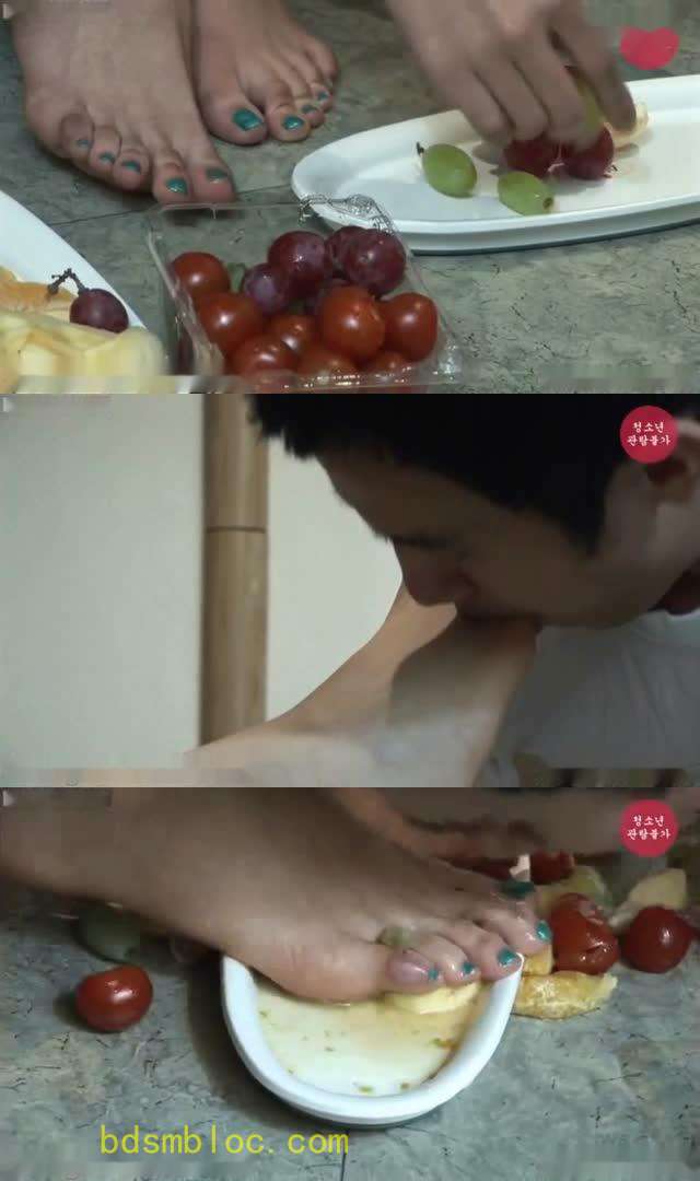 【韩国fetishwoman】美女脚喂食水果