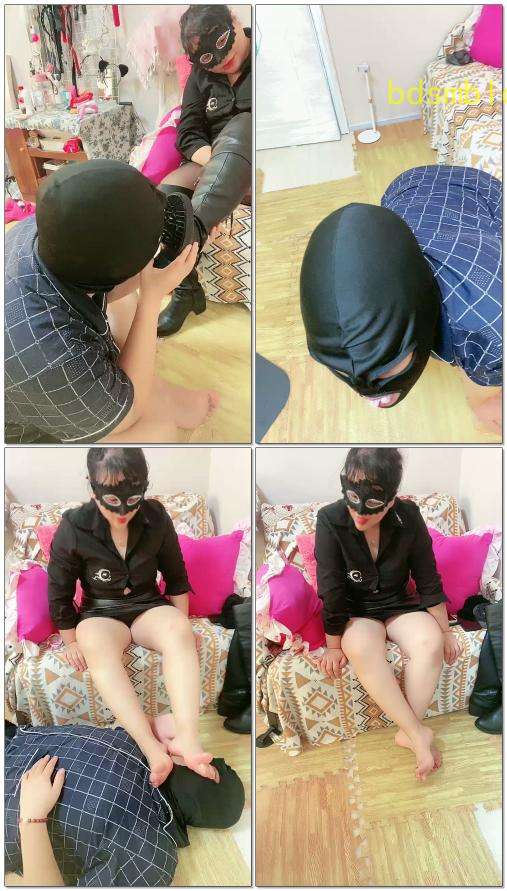 【佳琪女王s】皮靴面包口水鞋垫鞭打耳光清理鞋底