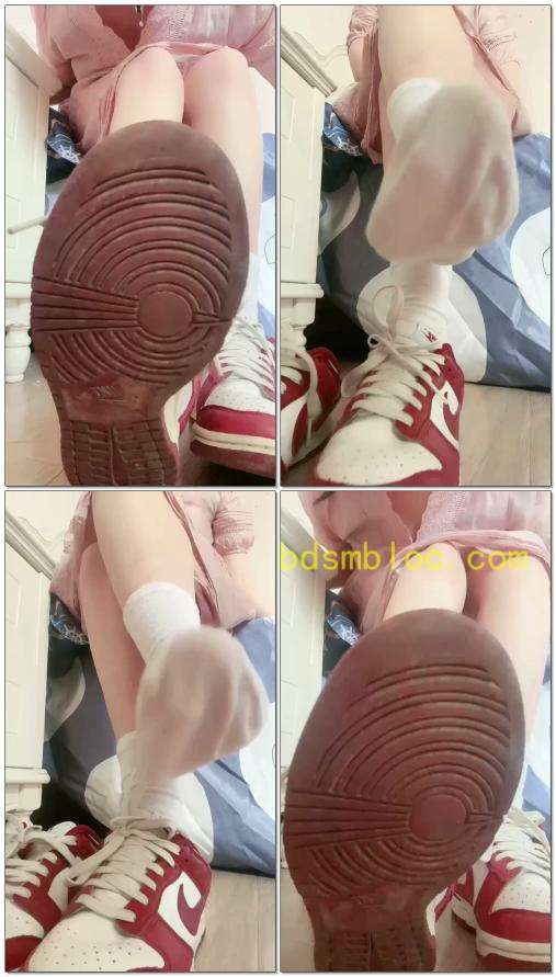 【小鱼爹】第一视角运动鞋白棉袜吸精