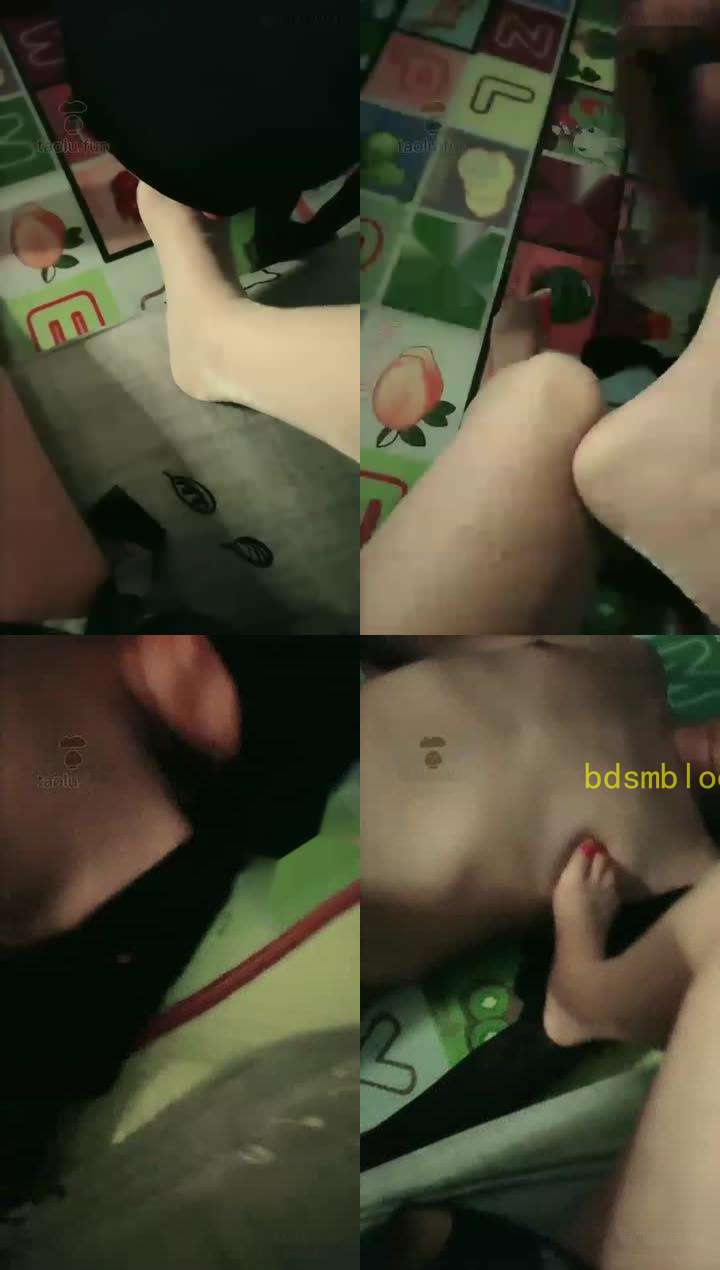 【林夕女王】现实调教狗狗，舔脚虐乳