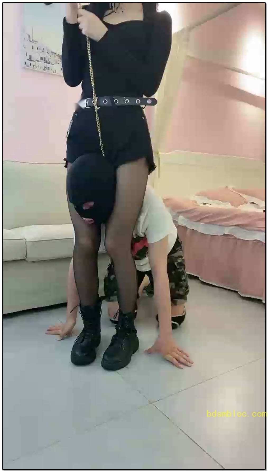 【轩宁s】家奴的一天，马丁靴踩踏骑行钻胯