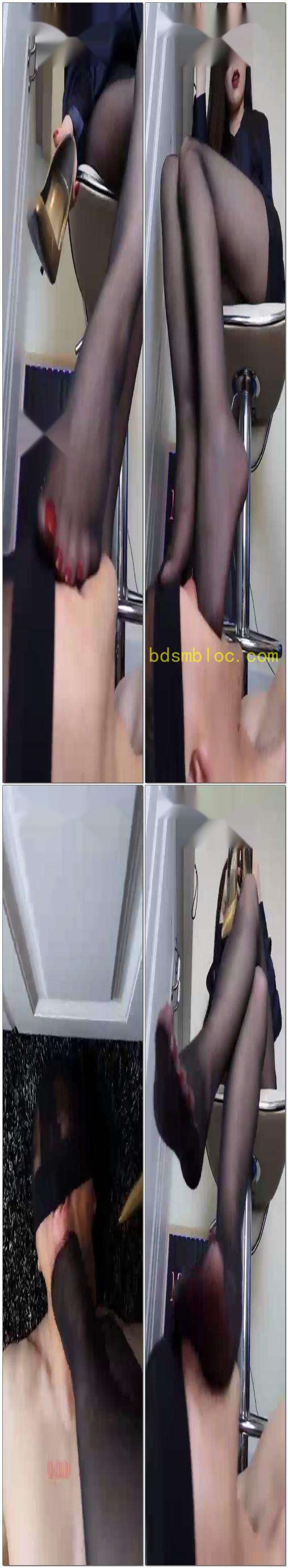 【苏曼】苏曼女王的黑丝原味控制强迫舔脚深喉