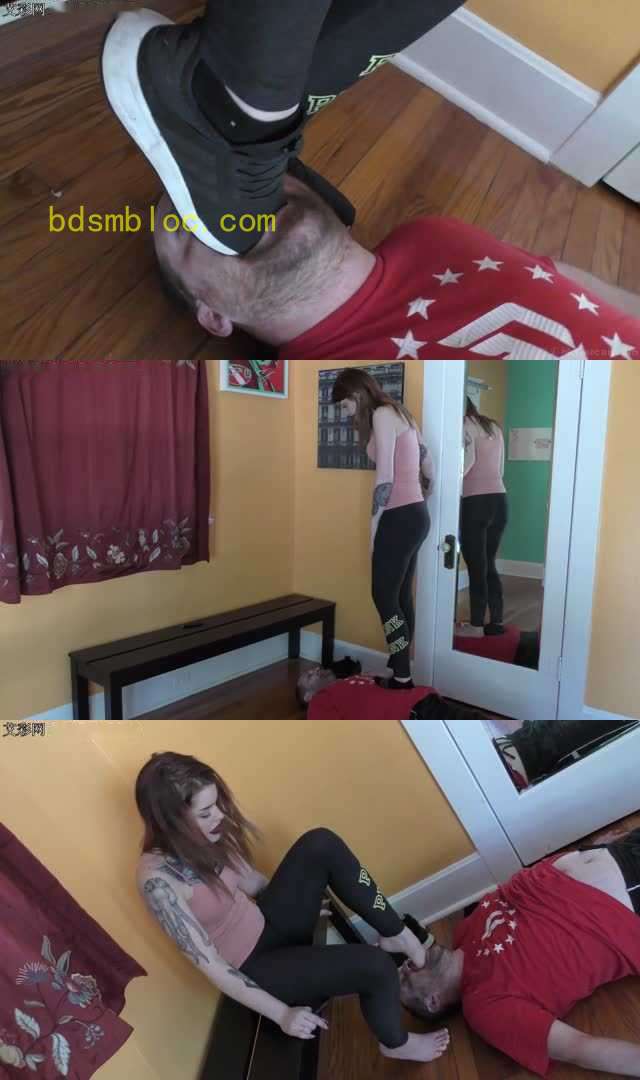 【欧美女王】暴力女Jasper穿脏鞋穿臭袜子残忍插嘴深喉贱狗!最后用臭汗脚深喉!