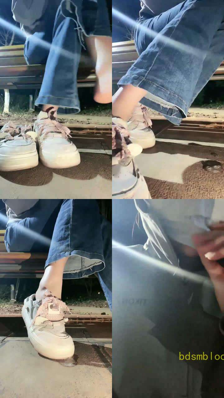 【佳佳S】户外裸足剧情第一视角红绿灯