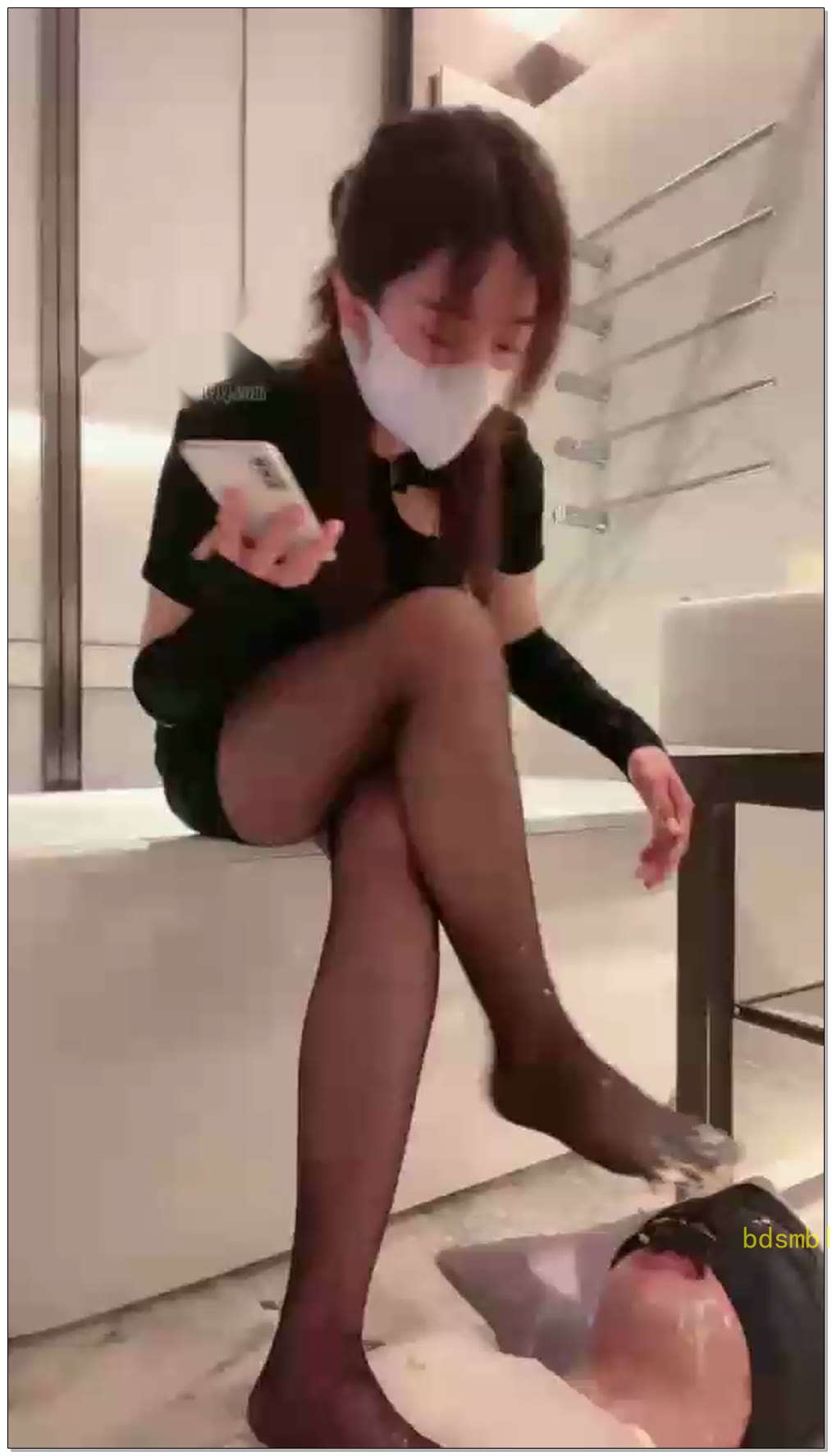 【北京希蓝s】丝袜脚喂食，全身视角