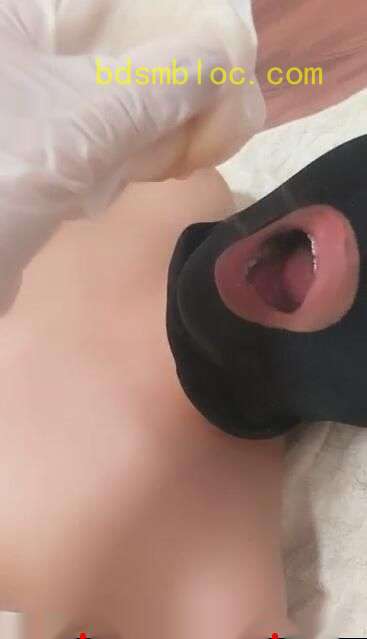 【冷颜女王】刺激，吃经血，舔内裤，喝红金圣水