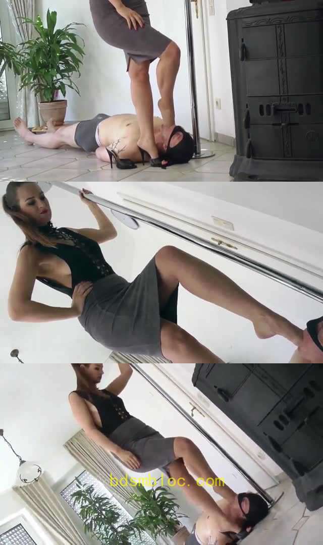 【外国女主】Iveta女神凉高裸足深喉调教