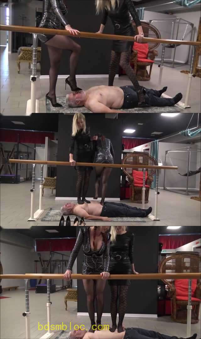 【欧美女王】Gloria和Scarlet黑丝臭脚闷脸窒息+极细高跟剜肉处刑!扎进贱男肉里