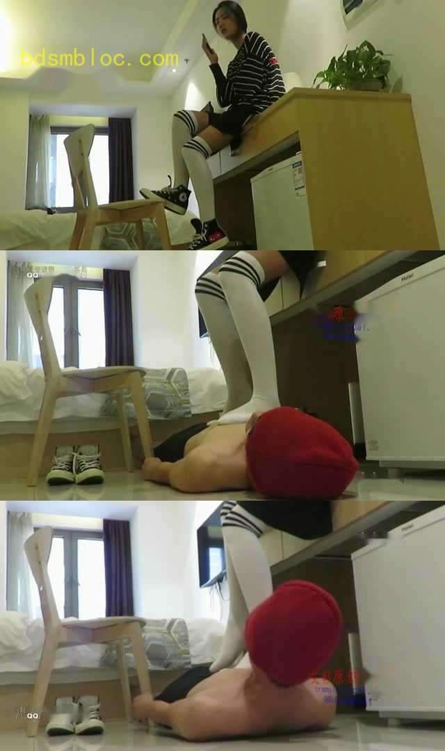 【小黑屋】超美媛主过膝棉袜剧情！老师在我的脚下！