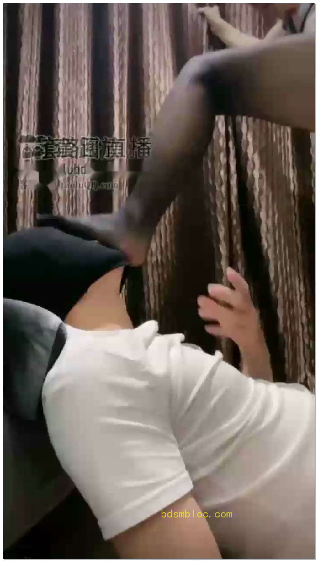 【菀七S】首次播调，深厚黑丝棉袜，踩踏耳光