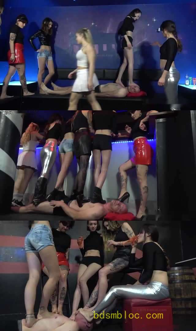【欧美女王】SG-素人群踩！酒吧随机找5名陪酒女群踩闻原味臭脚被陪酒女嘲笑