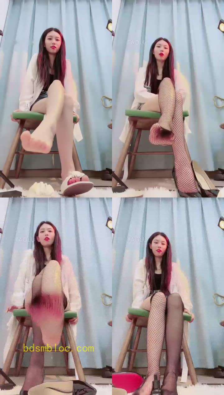 【七月大大】第一视角黑丝+网袜+裸足红绿灯