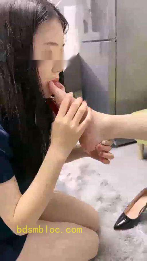 【橙宝】主人的闺蜜首次调教来家里犯贱的素人
