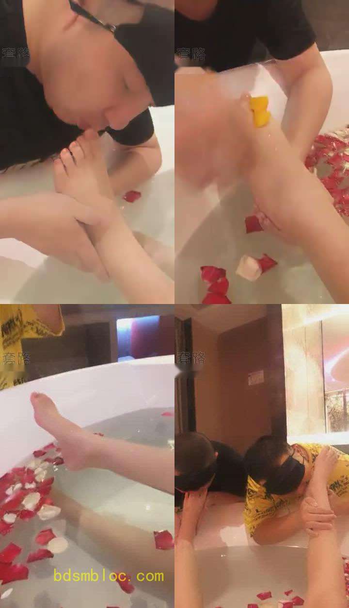 【维妮VINNIE】两个卑贱m伺候主人洗澡