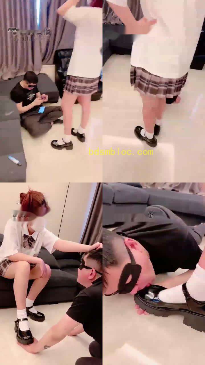 【思思】Jk女高暴力踢裆耳光踩踏钻跨