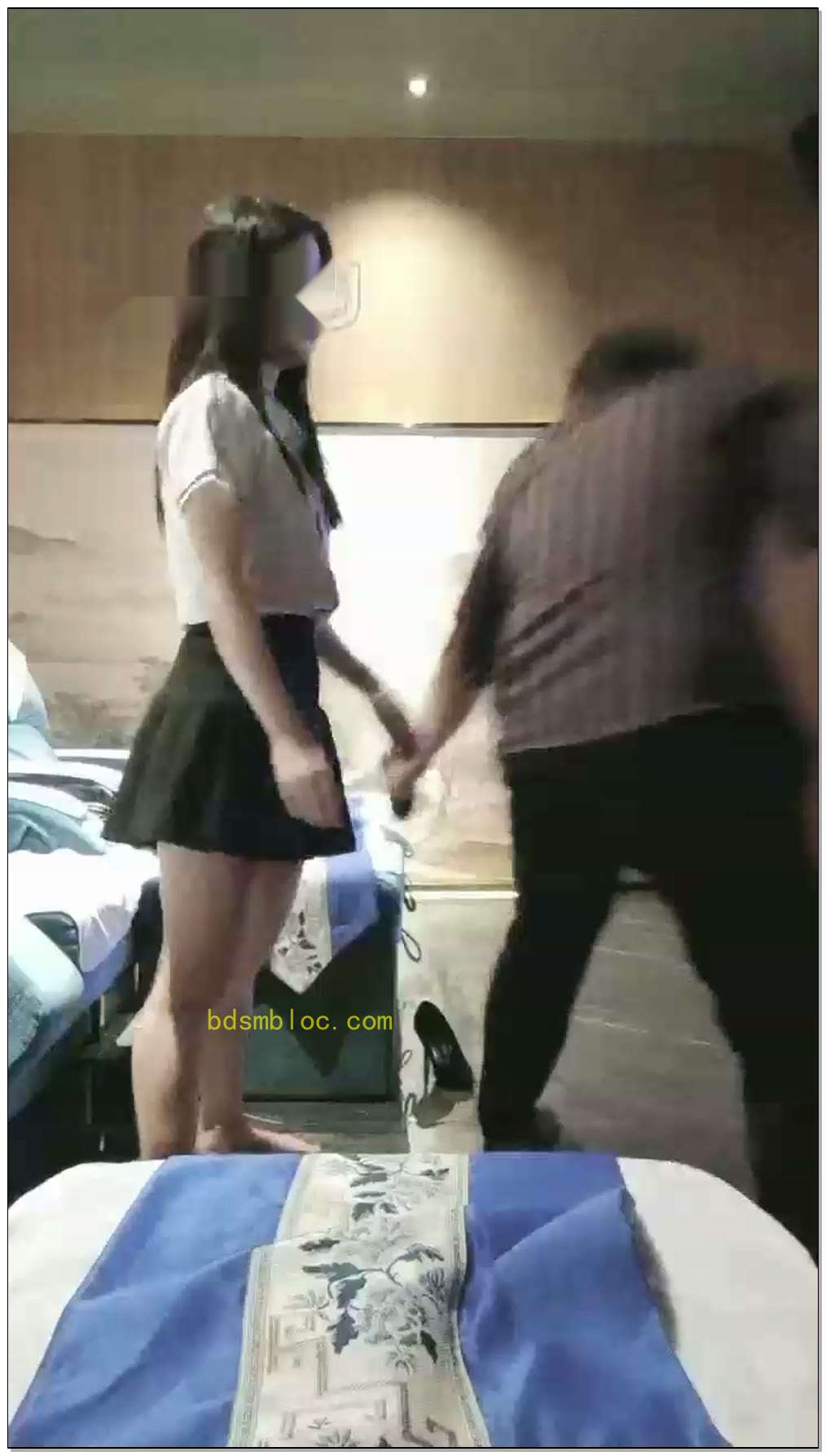 【德意户外男神】开发成功御姐型重度踢档，耳光，舔脚