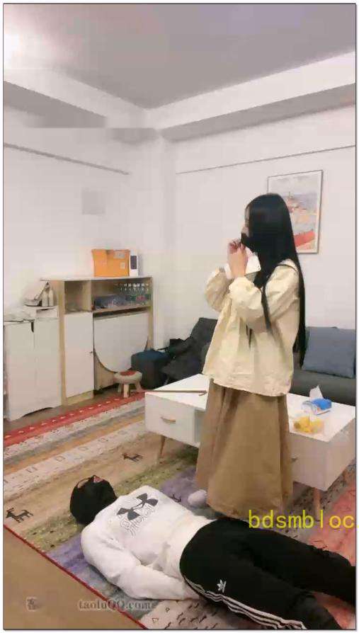 【湖北奈奈生S】长裙羞辱健身房小哥哥