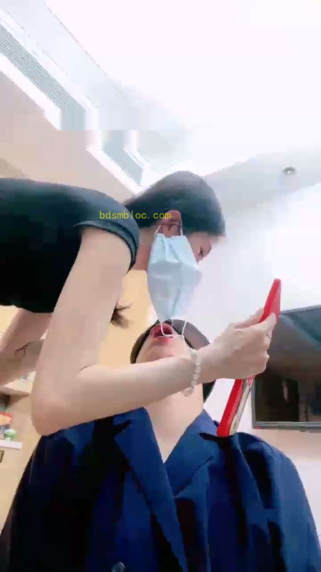【甜一】贱货受虐中遭遇女友查岗