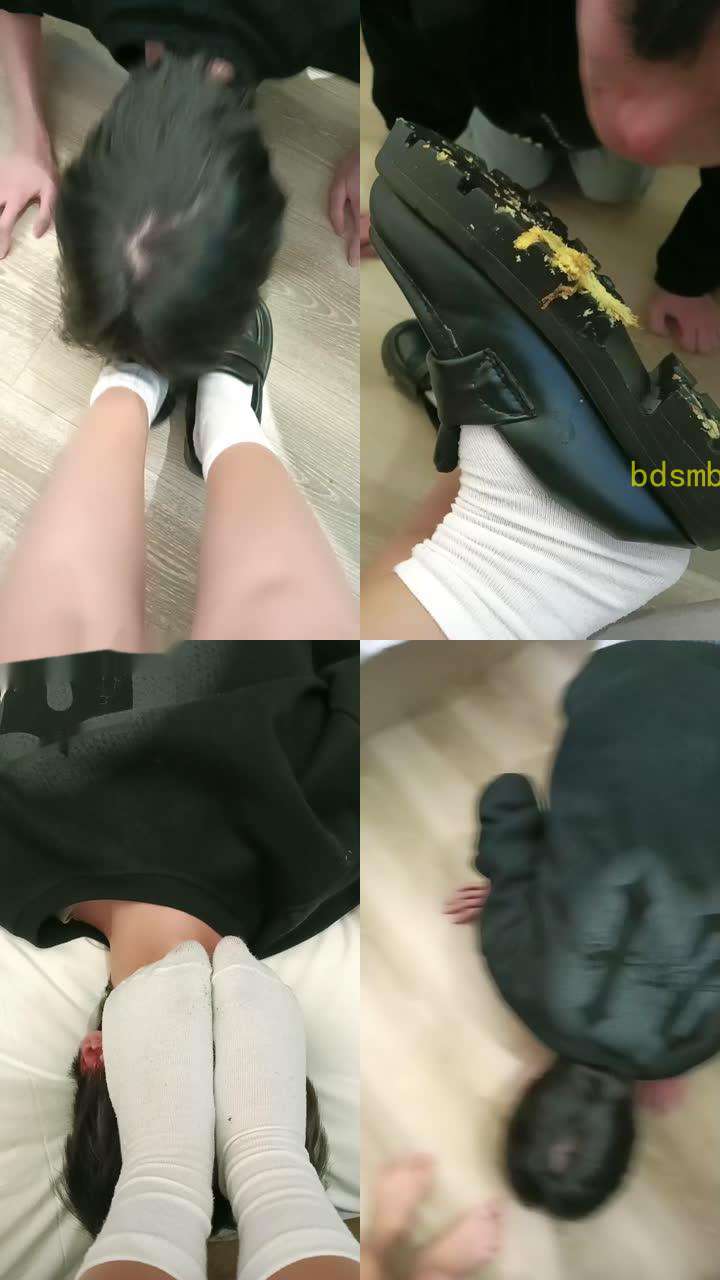 【萌宝儿】舔脚喂食甜鞋底插嘴