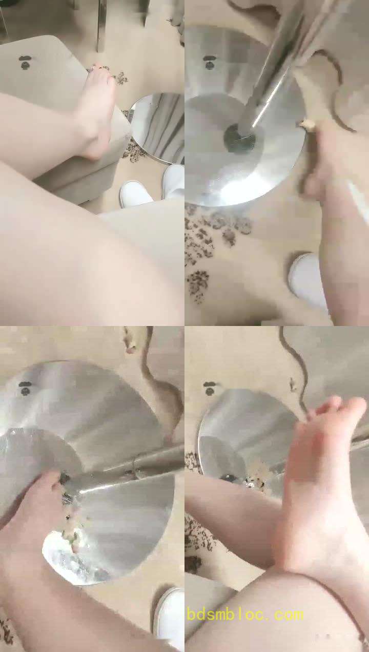 【极品月色】超美裸足踩水果，吃什么苹果？吃脚！