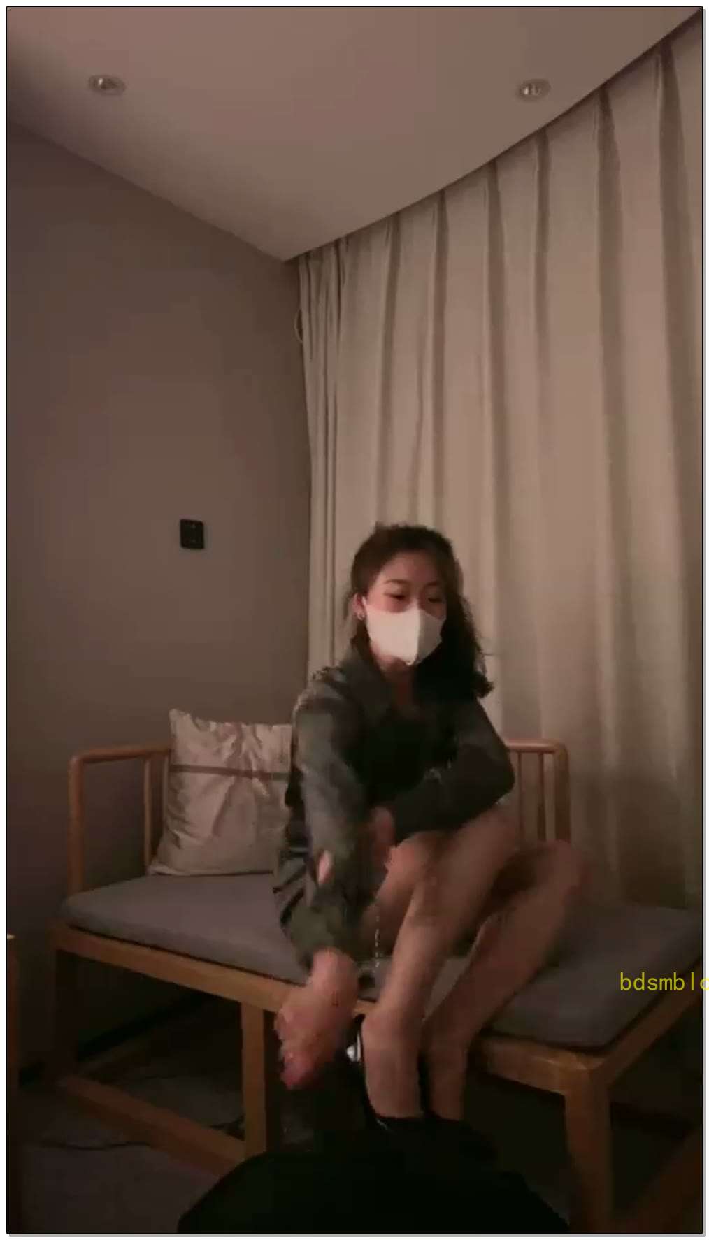 【禾未】暴虐贱狗滔，耳光，提档，鞭打，按摩服侍，骑马，羞辱虐待，连续耳光