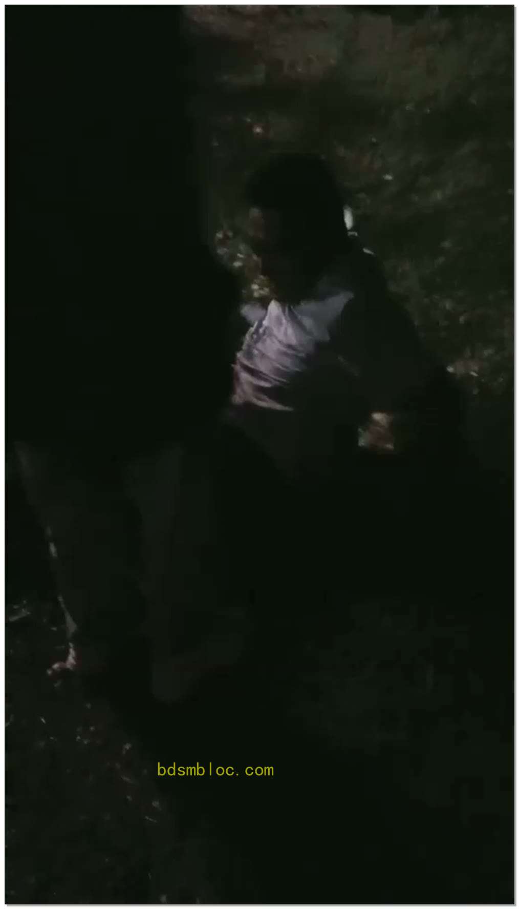 【00小主十言】户外调教一条死尸垫脚机器踩踏狗东西拧乳头，舔鞋底闻袜子