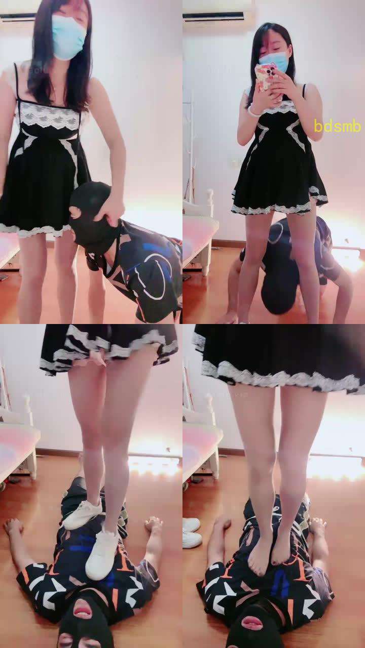 【桃子老师】揪耳朵/小白鞋全体重踩踏
