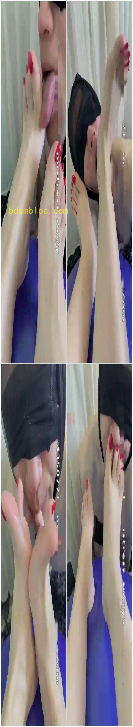 【苏曼】贱狗被苏曼女王调教用口腔舌头伺候玉足