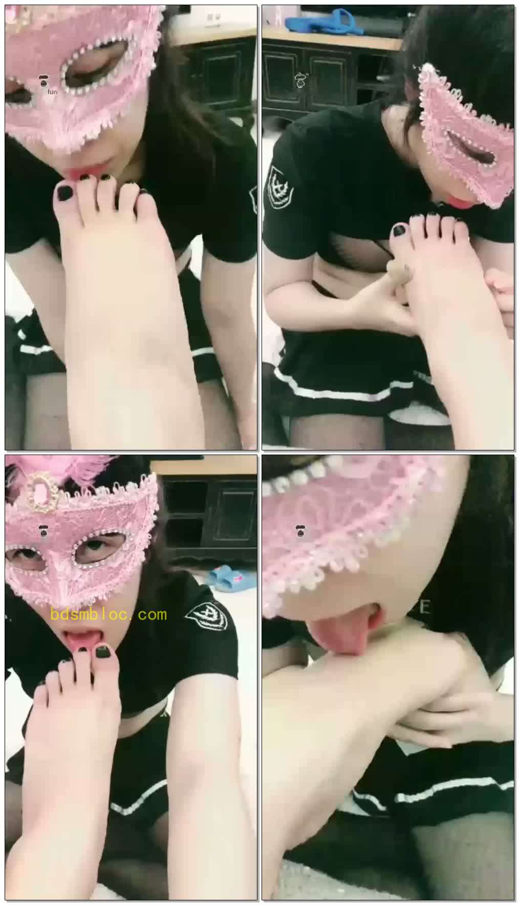 【雯主家的宝贝婳儿】女女舔脚专场，女奴