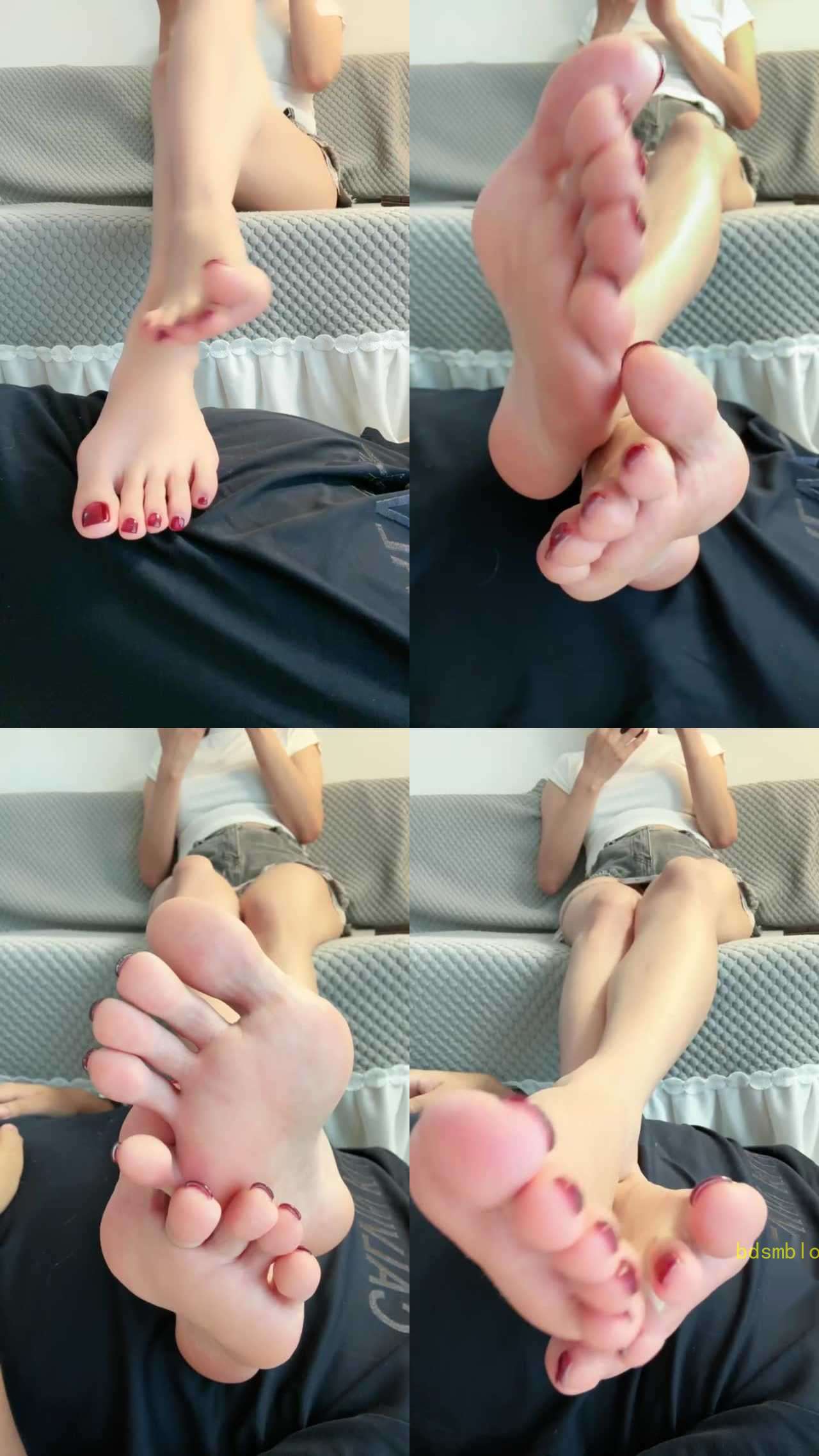 【苒溪】沉浸式-玉足无意识踩地毯狗