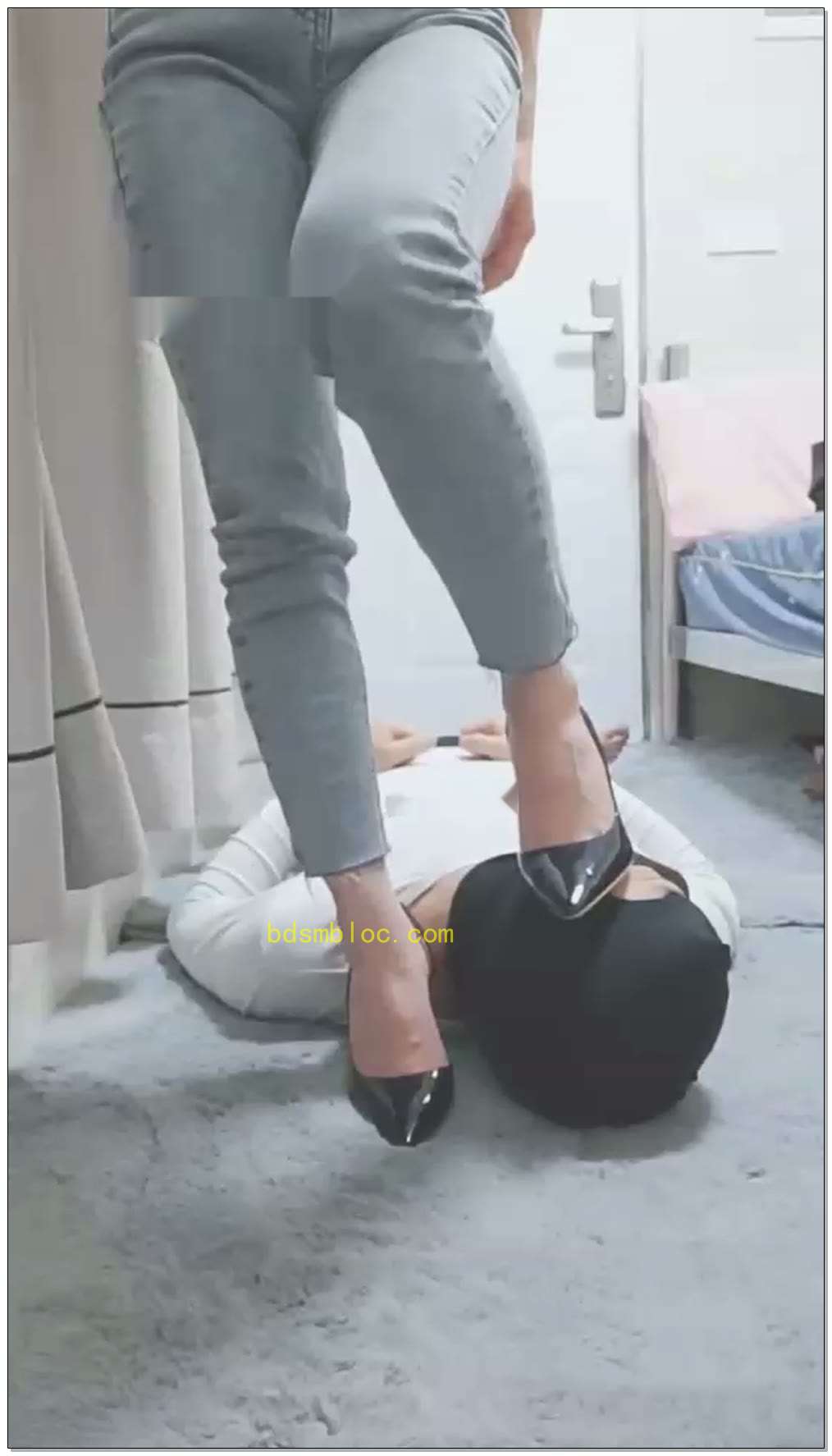 【灵竹S】调教小奶狗，踩踏，耳光