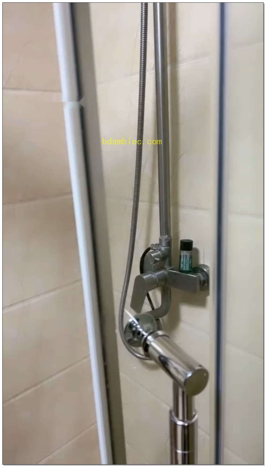 【鑫儿教头】踩躏双家奴，清理鞋靴子，踩踏，喂圣水十几杯虐乳虐下体
