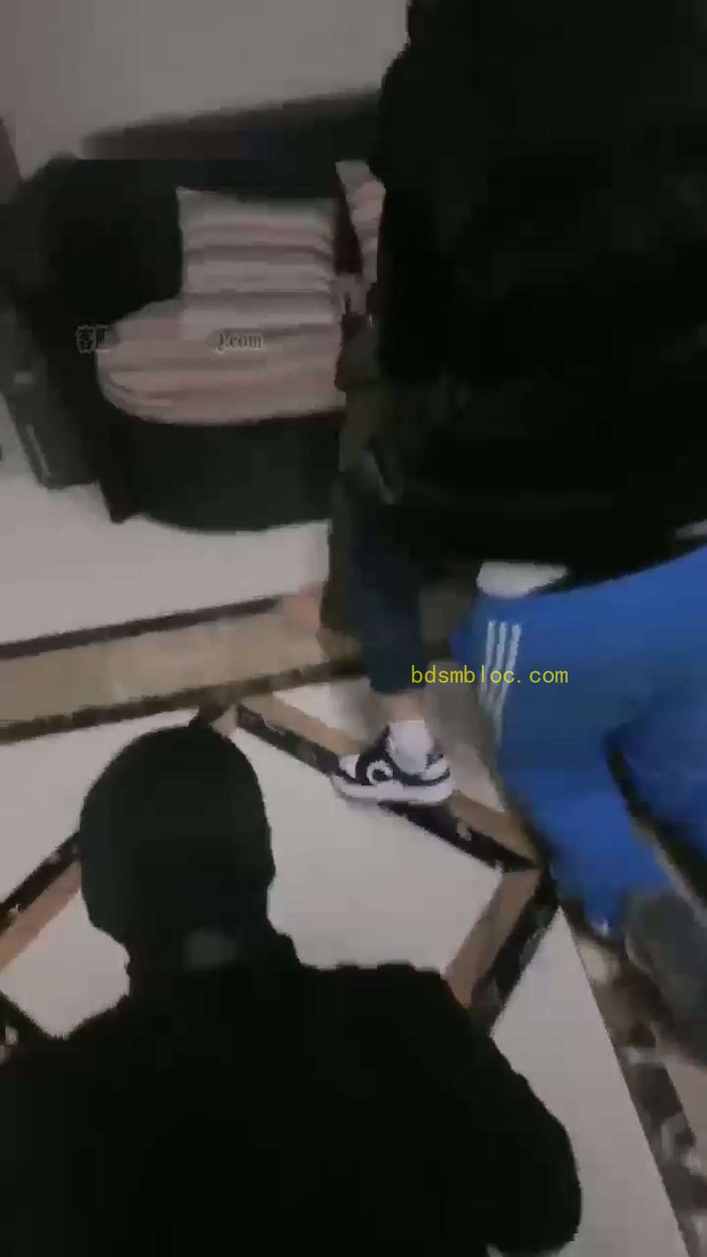 【桃幼幼】户外调教刺激遛狗