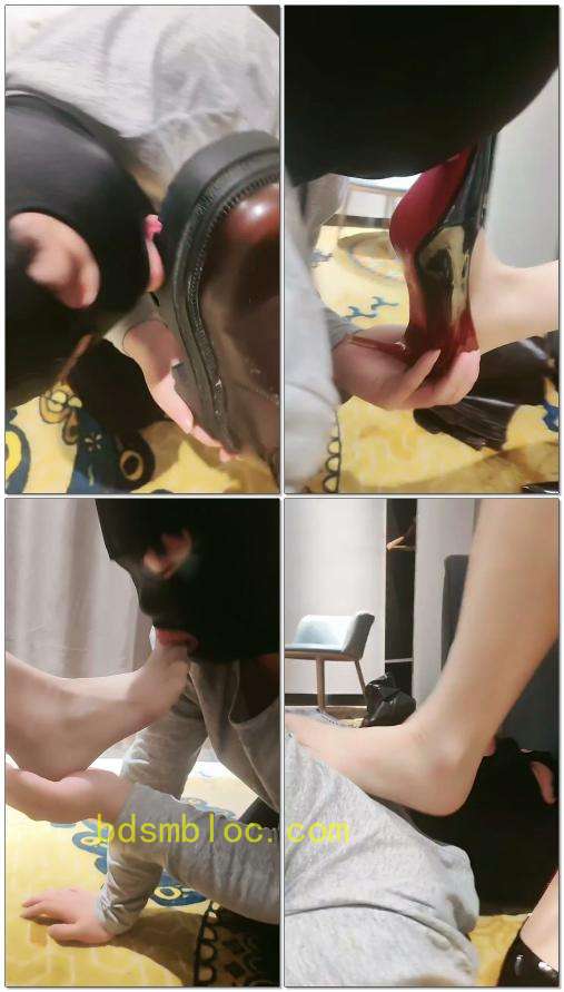 【于少奶奶】深喉舔脚口水圣水