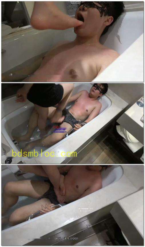 【领主老大】浴缸脚深喉踩踏玩虐学生狗