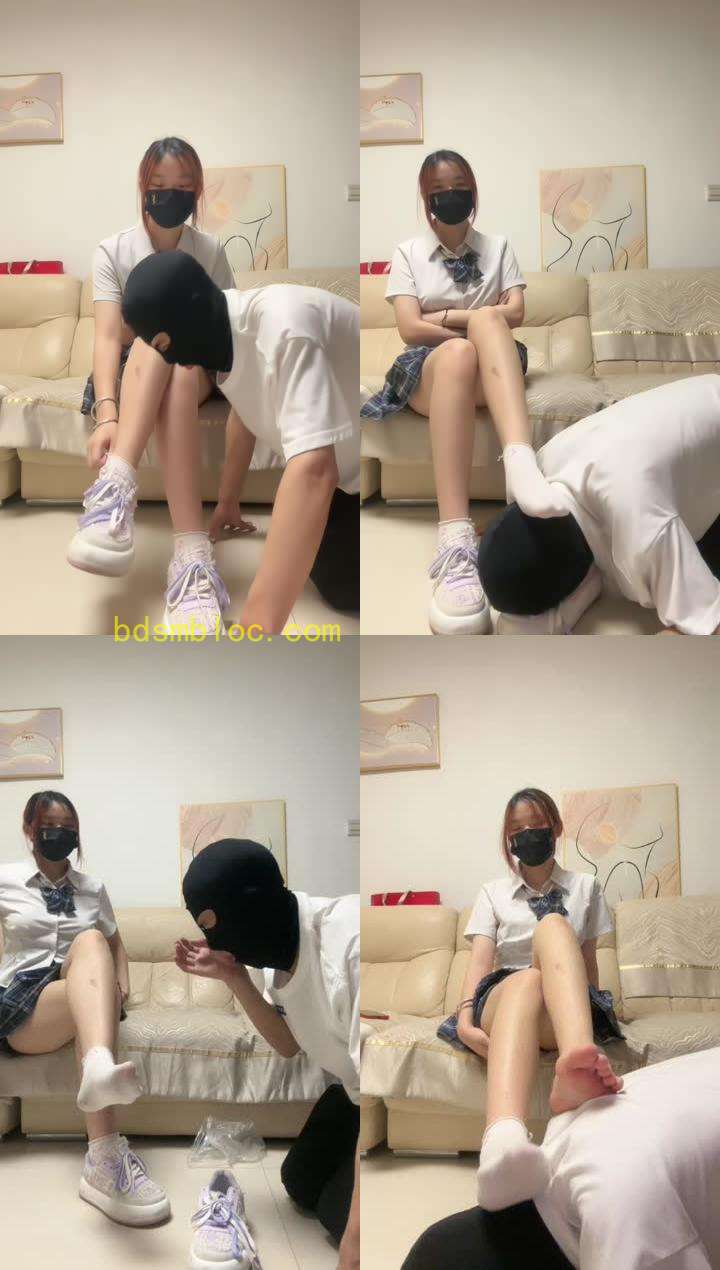 【雯雯】JK学生主-清理脏鞋/强制闻鞋/舔白袜裸足