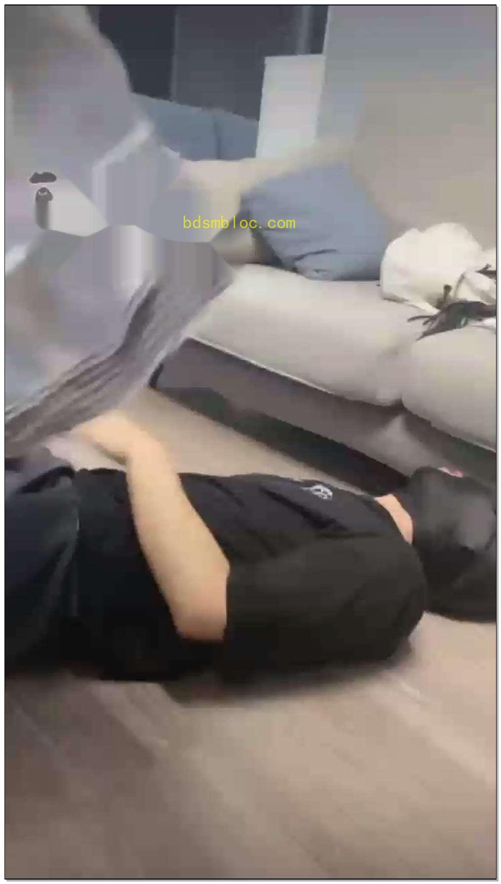 【欣欣】清理鞋底，全体中踩踏