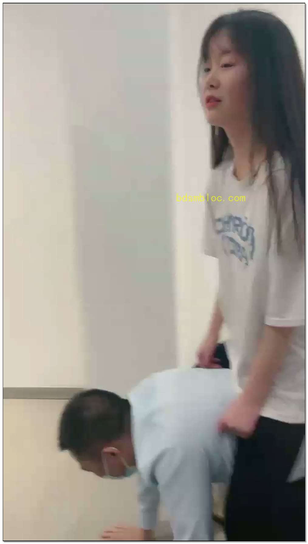 【狗哥】素人，实习女生惩罚猥琐男员工