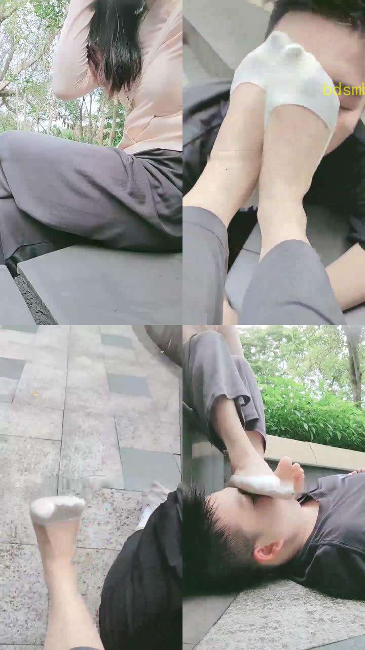 【妮蔻】户外调教脚奴为船袜除臭
