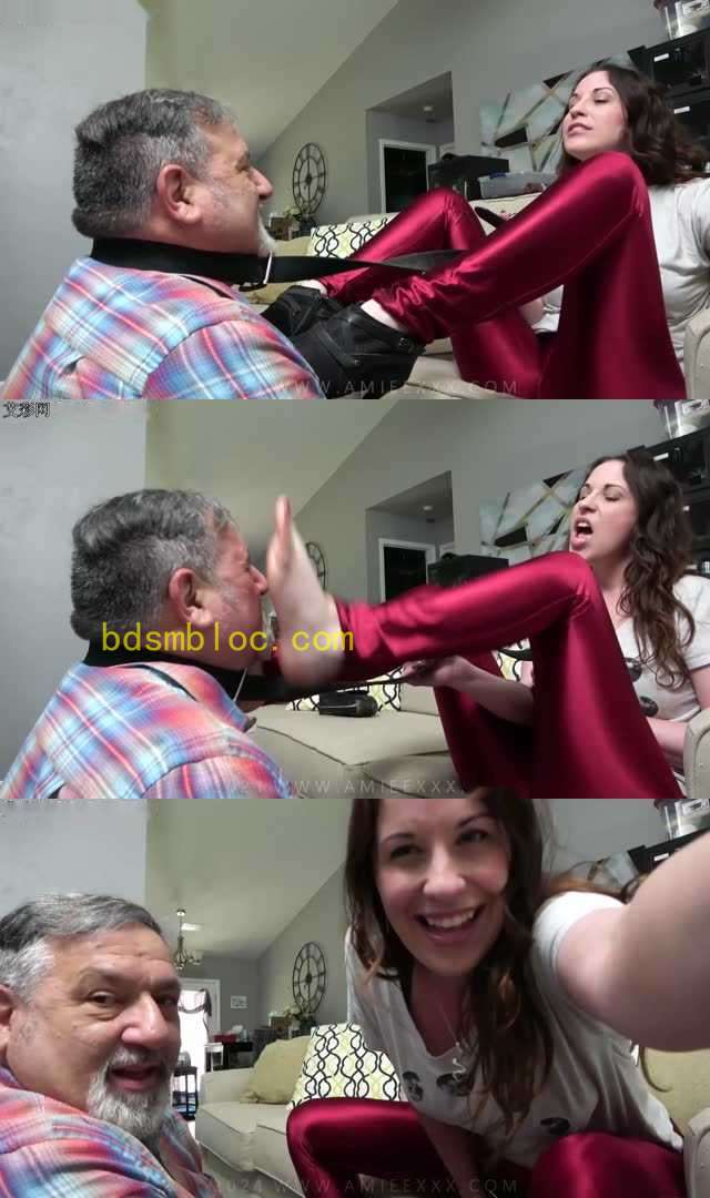 【欧美女王】老大爷被年轻女孩当狗牵着用脚踹脸！舔脏鞋底臭汗脚，抽脸浓痰啐脸