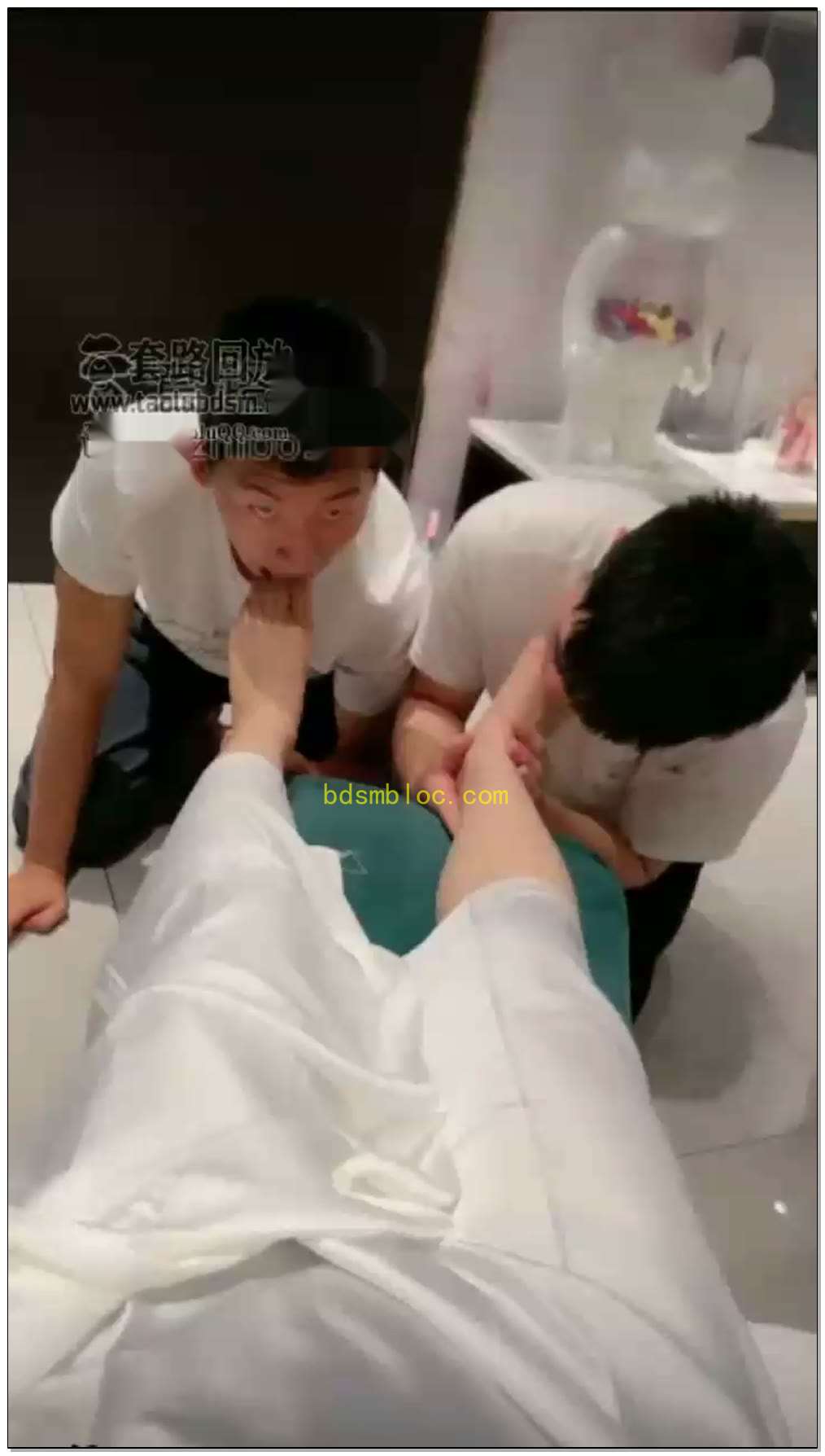 【妮可】家奴伺候起床