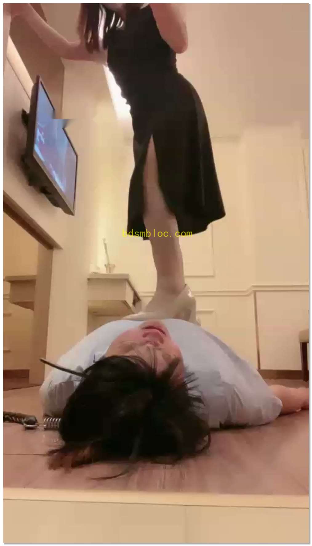 【悦主大人】玩你媳妇，耳光圣水